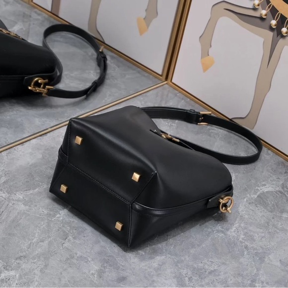Saint Laurent Black and Gold Shoulder Bag - Picture 6 of 9